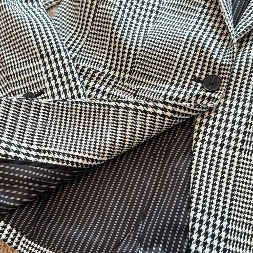 Banana Republic Houndstooth Blazer
Suit Jacket Size 2P - Picture 6 of 14